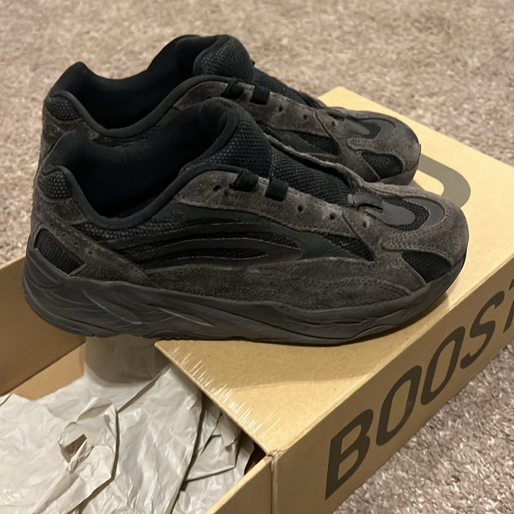 Yeezy Boost 700 V2 Kids Vanta - Picture 16 of 16
